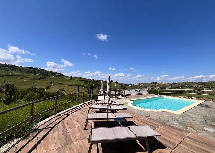 Le Cornici - Cascina Di Charme リゾート Diano dʼAlba